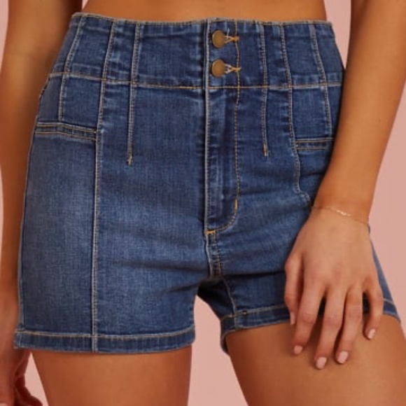 Altar'd State Women's  Grace High Waist Denim SHORTS Medium NWT - Picture 2 of 10